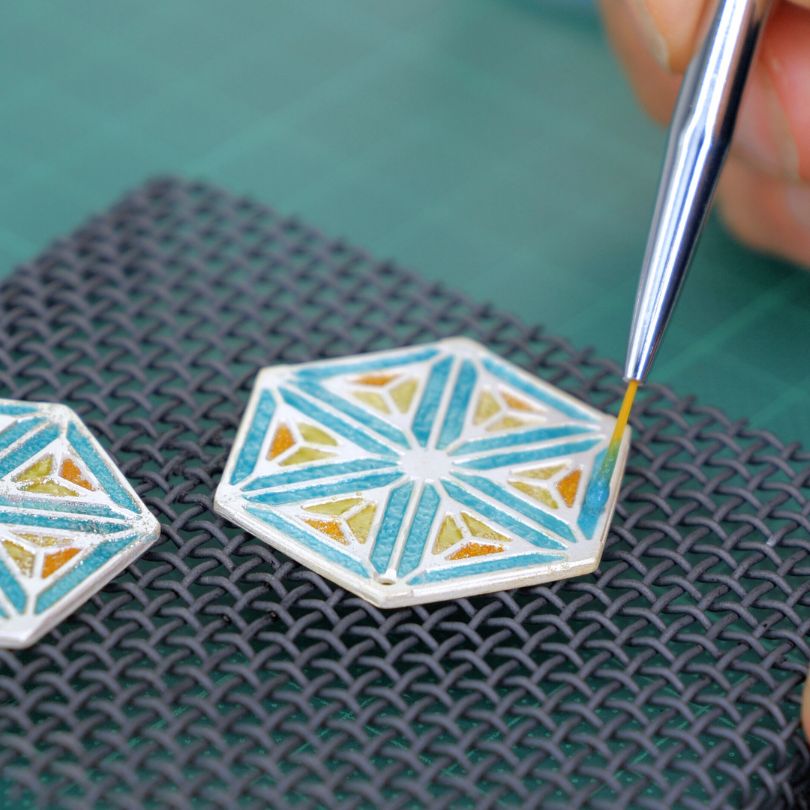 2. Schicht Emaille auftragen